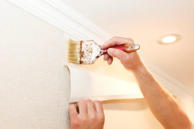 Pose de papier peint à Oppedette — revêtements muraux et toiles de verre